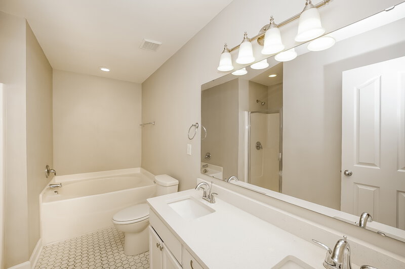 2,060/Mo, 255 Flanders Dr Mooresville, NC 28117 Main Bathroom View