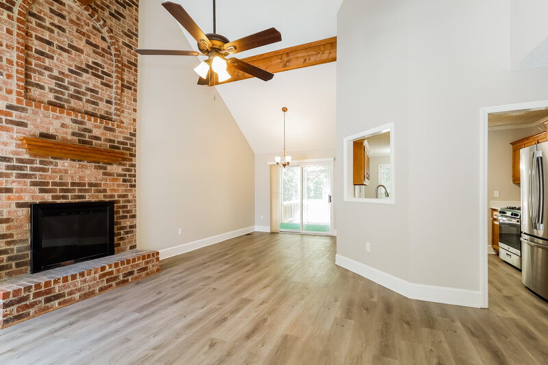 1,825/Mo, 5406 Branch St Charlotte, NC 28215 Living Room View 3