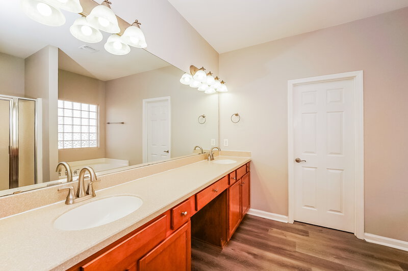 2,365/Mo, 1413 Moss Creek Dr Harrisburg, NC 28075 Main Bathroom View