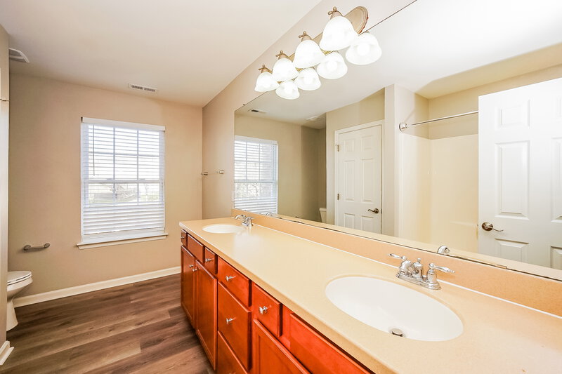 2,365/Mo, 1413 Moss Creek Dr Harrisburg, NC 28075 Main Bathroom View 2