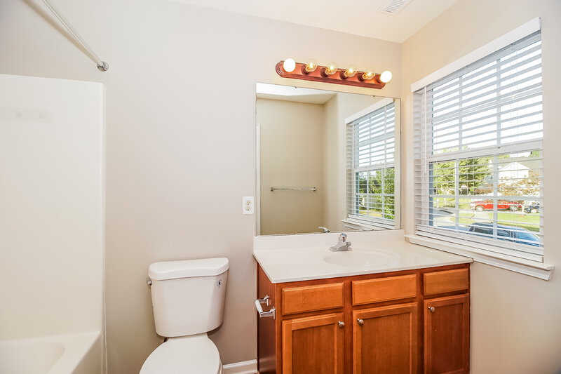 1,895/Mo, 4075 Clover Rd NW Concord, NC 28027 Main Bathroom View