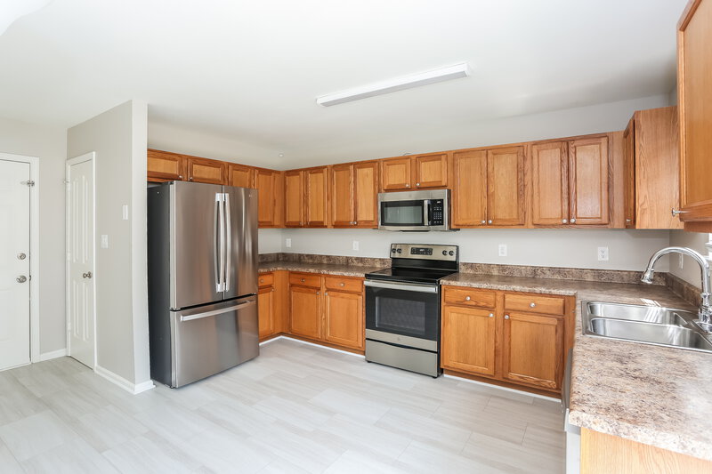 1,920/Mo, 716 Overlook Rd Lowell, NC 28098 Kitchen View