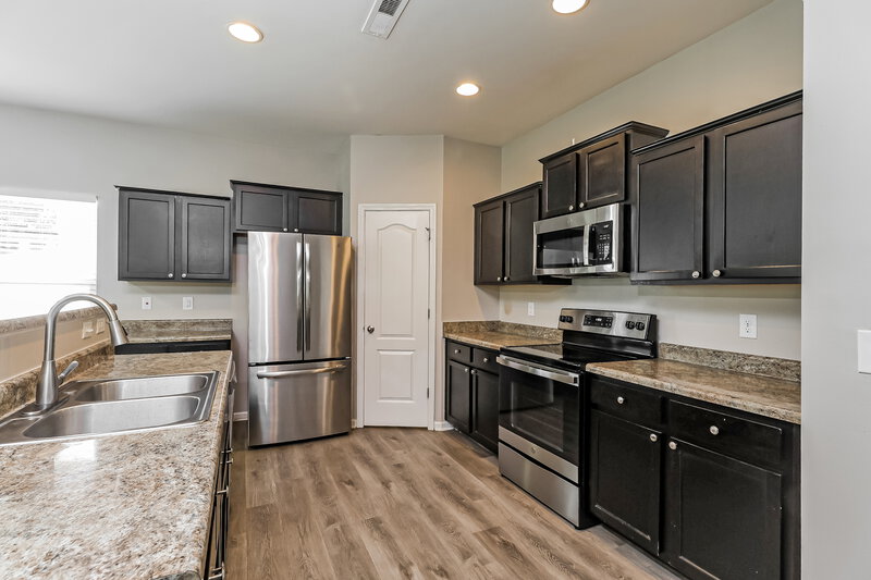 2,080/Mo, 6315 Sydney Mae Charlotte, NC 28262 Kitchen View 2