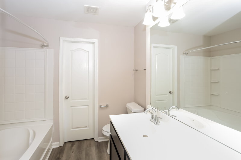 1,915/Mo, 6315 Sydney Mae Charlotte, NC 28262 Main Bathroom View 2