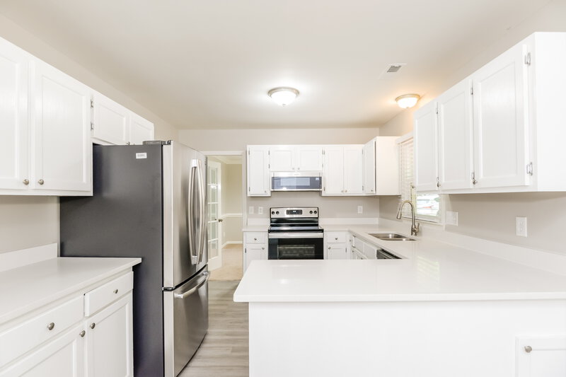 2,340/Mo, 7225 Canyon Dr Charlotte, NC 28262 Kitchen View 2