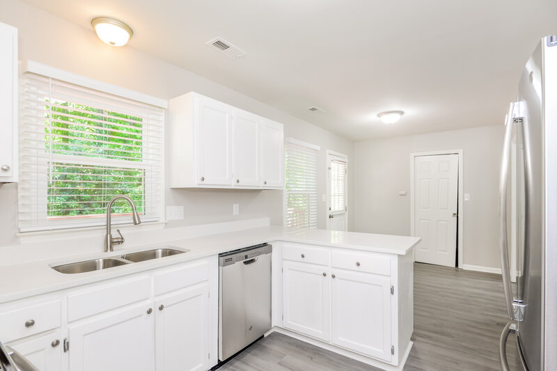 2,340/Mo, 7225 Canyon Dr Charlotte, NC 28262 Kitchen View 3