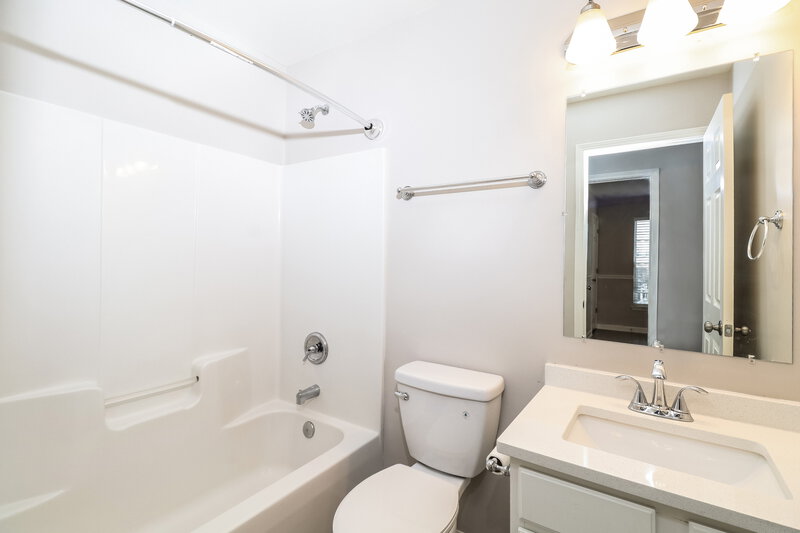2,120/Mo, 11814 Nestar Pl Charlotte, NC 28273 Bathroom View