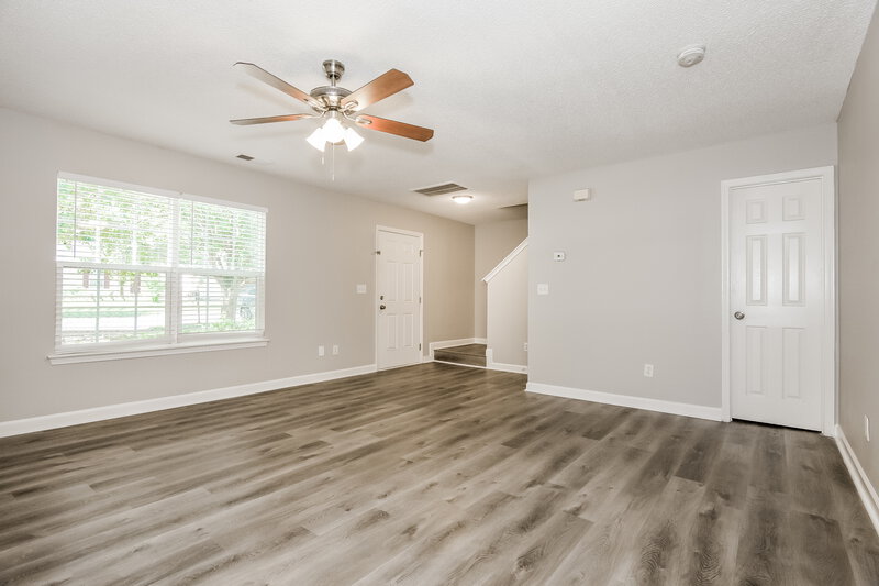 1,910/Mo, 326 Kingville Dr Charlotte, NC 28213 Living Room View 2