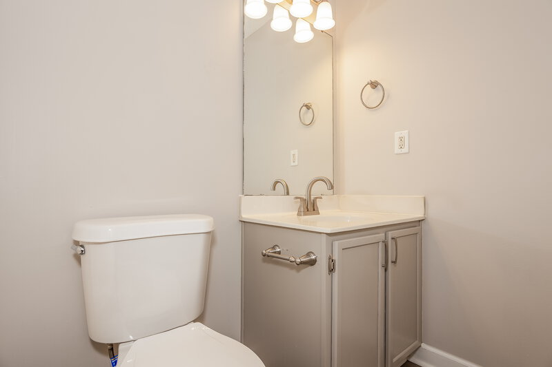 1,910/Mo, 326 Kingville Dr Charlotte, NC 28213 Main Bathroom View