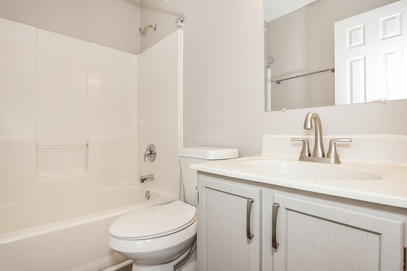 1,910/Mo, 326 Kingville Dr Charlotte, NC 28213 Bathroom View