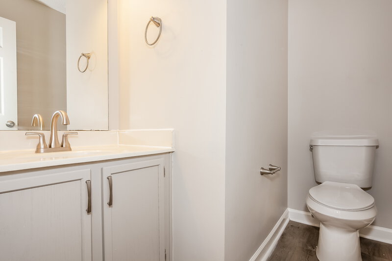 1,910/Mo, 326 Kingville Dr Charlotte, NC 28213 Bathroom View 2