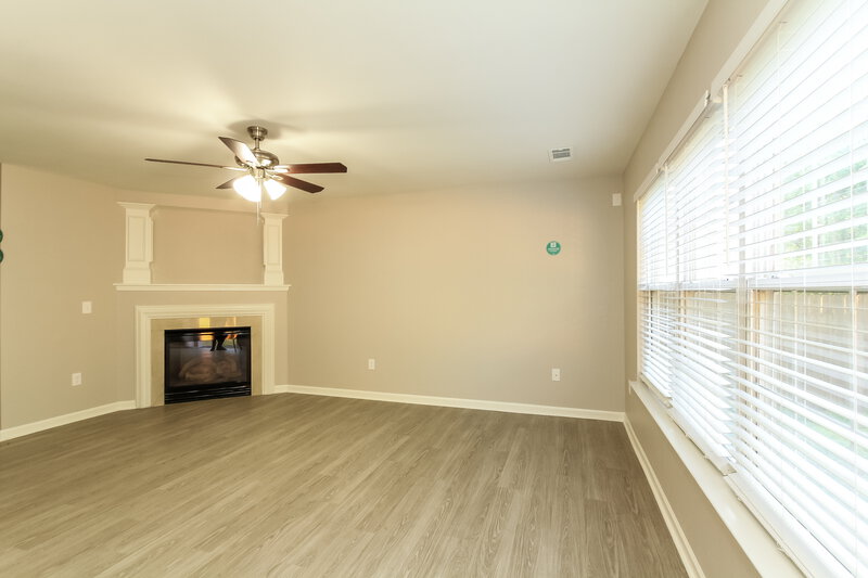 1,890/Mo, 130 Hampshire Dr Mooresville, NC 28115 Living Room View 2