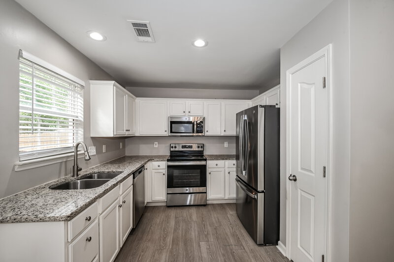 1,980/Mo, 130 Hampshire Dr Mooresville, NC 28115 Kitchen View