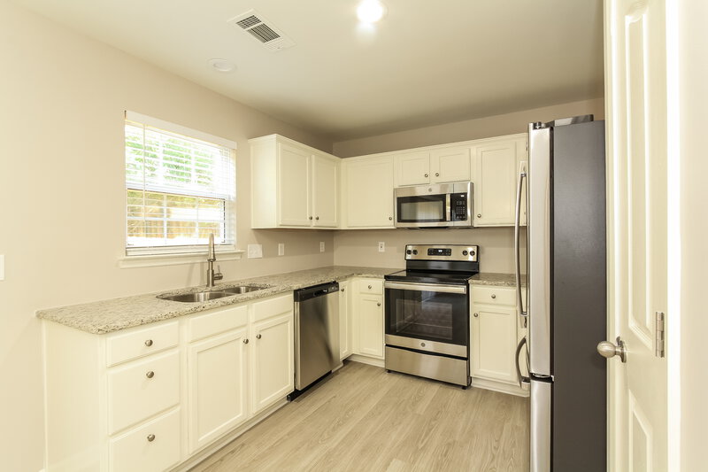 1,890/Mo, 130 Hampshire Dr Mooresville, NC 28115 Kitchen View 2