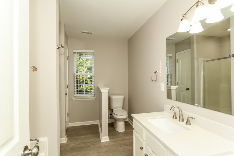 1,890/Mo, 130 Hampshire Dr Mooresville, NC 28115 Main Bathroom View