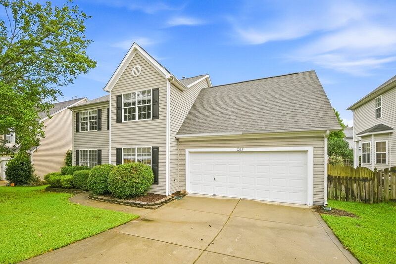 2,295/Mo, 7223 Claiborne Woods Rd Charlotte, NC 28216 Front View