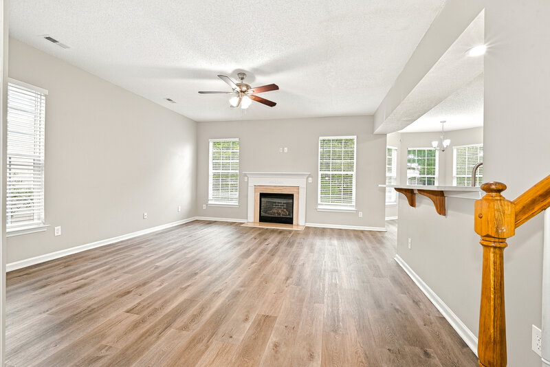 2,295/Mo, 7223 Claiborne Woods Rd Charlotte, NC 28216 Living Room View