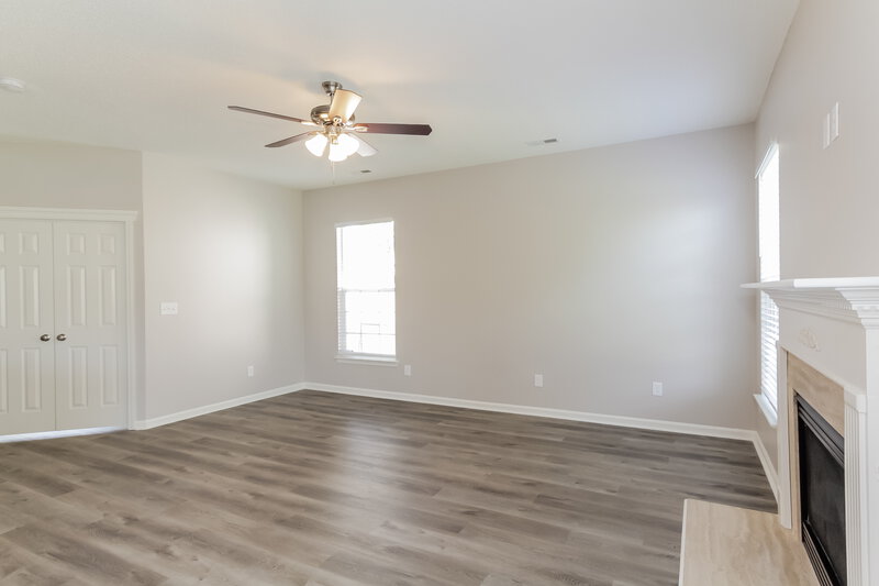 2,325/Mo, 7223 Claiborne Woods Rd Charlotte, NC 28216 Living Room View 2