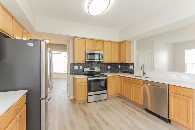 2,325/Mo, 7223 Claiborne Woods Rd Charlotte, NC 28216 Kitchen View 2