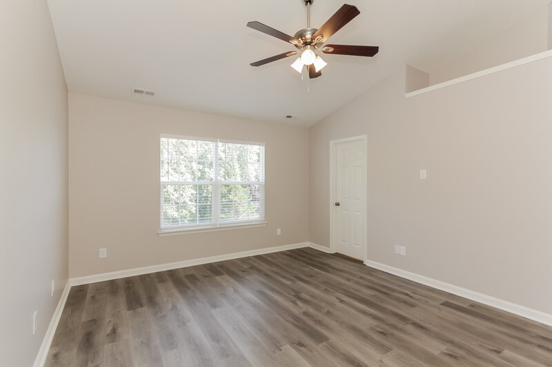 2,325/Mo, 7223 Claiborne Woods Rd Charlotte, NC 28216 Main Bedroom View 2