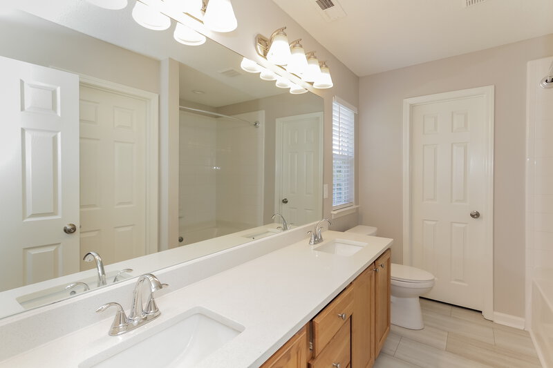2,325/Mo, 7223 Claiborne Woods Rd Charlotte, NC 28216 Main Bathroom View