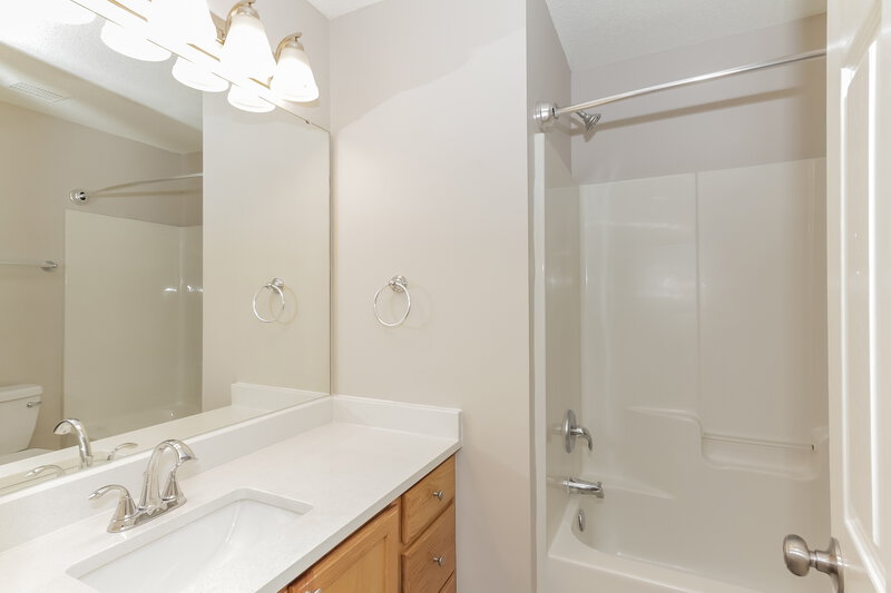 2,325/Mo, 7223 Claiborne Woods Rd Charlotte, NC 28216 Bathroom View
