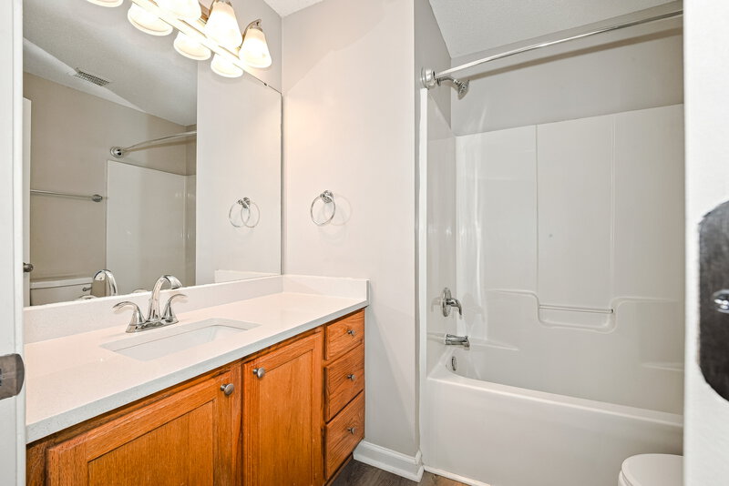 2,295/Mo, 7223 Claiborne Woods Rd Charlotte, NC 28216 Bathroom View 2