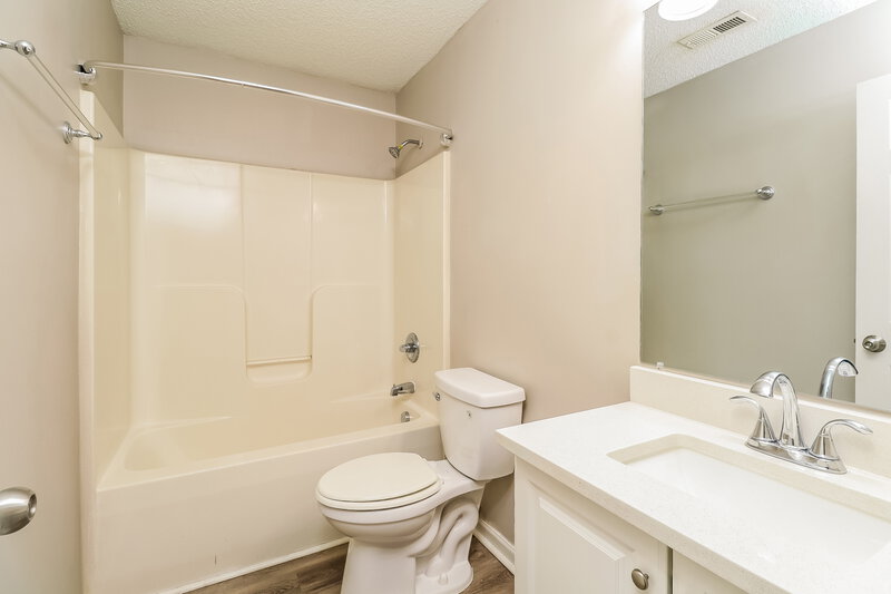 1,825/Mo, 3530 Joel Turner Dr Charlotte, NC 28216 Bathroom View