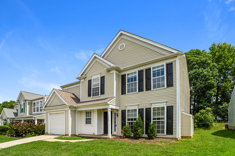 2,150/Mo, 1322 Rumstone Ln Charlotte, NC 28262 Front View