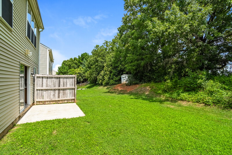 2,150/Mo, 1322 Rumstone Ln Charlotte, NC 28262 Backyard View