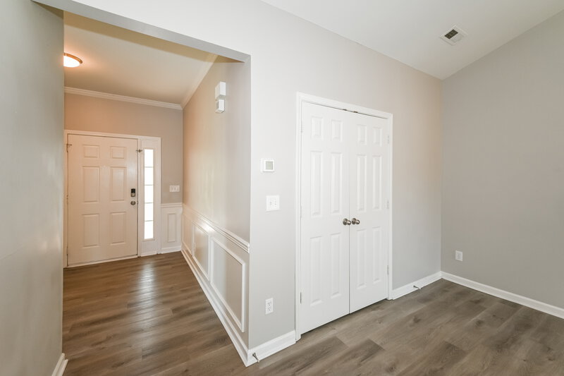 1,870/Mo, 8704 Rozumny Dr Charlotte, NC 28216 Living Room View 2