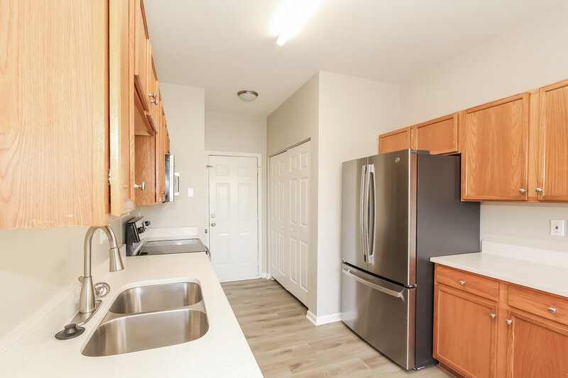 2,680/Mo, 8704 Rozumny Dr Charlotte, NC 28216 Kitchen View 2