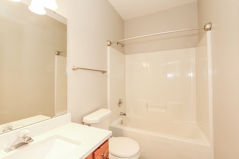 2,680/Mo, 8704 Rozumny Dr Charlotte, NC 28216 Main Bathroom View