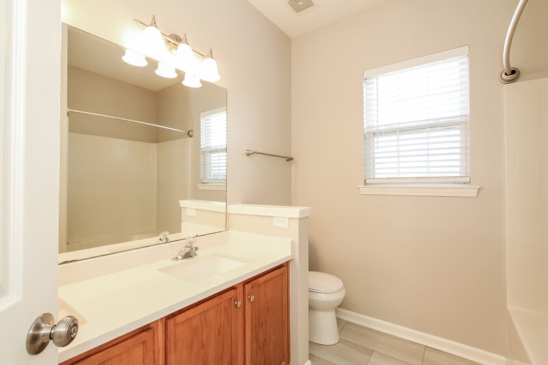 2,680/Mo, 8704 Rozumny Dr Charlotte, NC 28216 Bathroom View