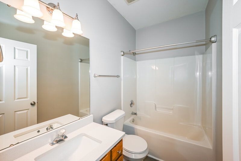 1,870/Mo, 8704 Rozumny Dr Charlotte, NC 28216 Bathroom View 2