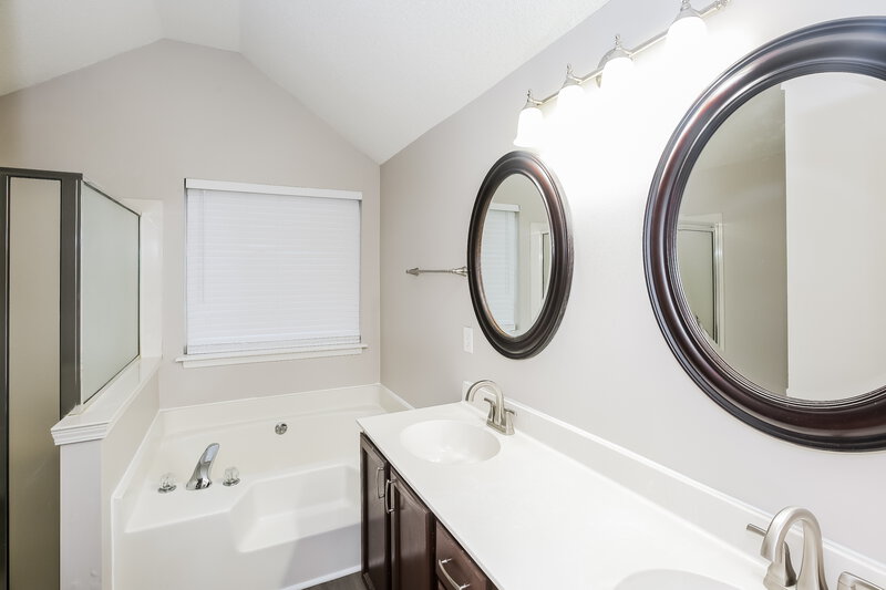 1,850/Mo, 2844 Eagle View Pl NW Concord, NC 28027 Main Bathroom View