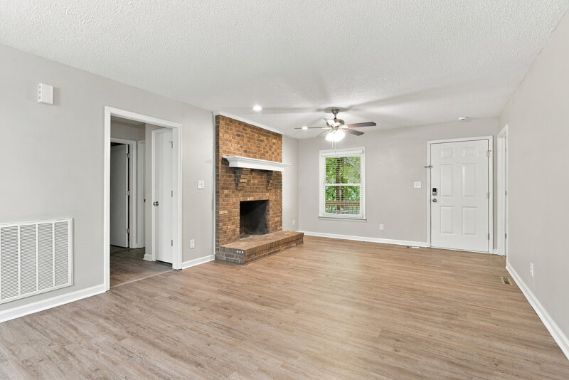 1,995/Mo, 431 Hillcrest Dr Harrisburg, NC 28075 Living Room View