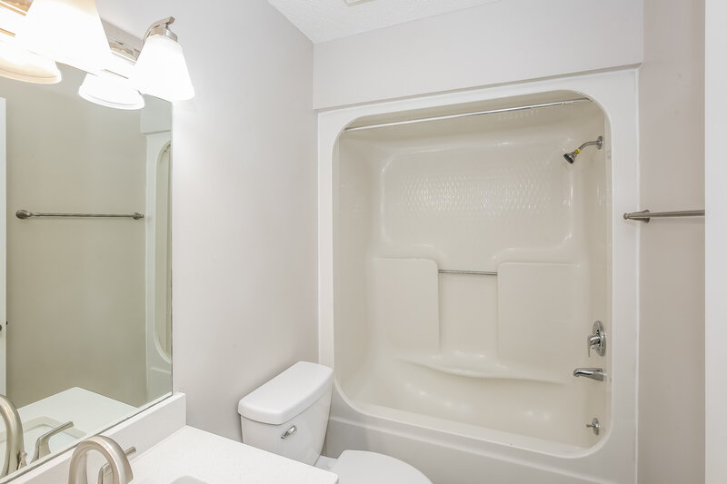 2,880/Mo, 431 Hillcrest Dr Harrisburg, NC 28075 Main Bathroom View