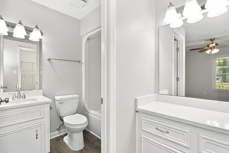 1,995/Mo, 431 Hillcrest Dr Harrisburg, NC 28075 Primary Bathroom View