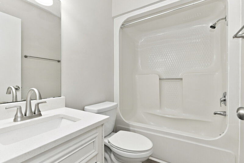 1,995/Mo, 431 Hillcrest Dr Harrisburg, NC 28075 Primary Bathroom View 2