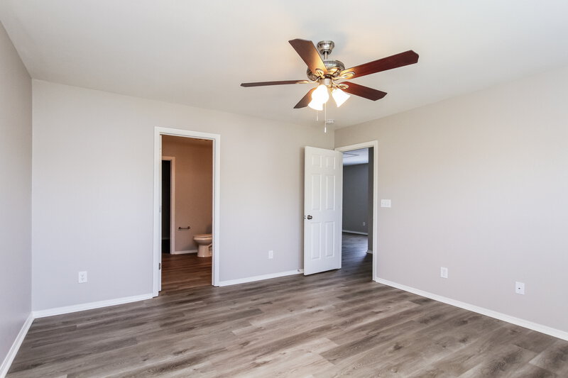 2,230/Mo, 3614 Charterhall Ln Charlotte, NC 28215 Main Bedroom View 2