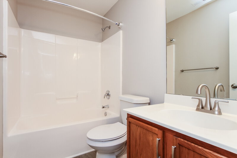 2,230/Mo, 3614 Charterhall Ln Charlotte, NC 28215 Bathroom View 2