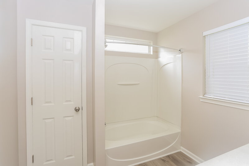 1,820/Mo, 2787 Island Point Dr NW Concord, NC 28027 Main Bathroom View