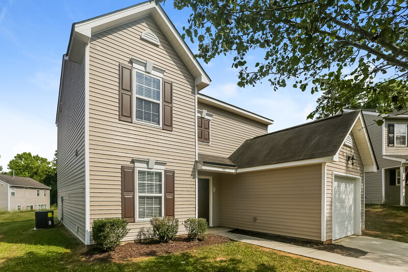 2,500/Mo, 741 Aberdeen Glen Pl Charlotte, NC 28214 Front View 2