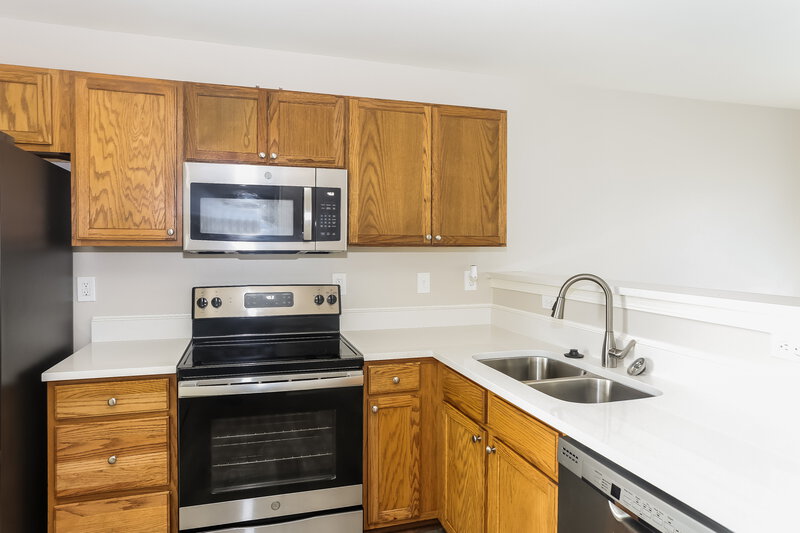 2,500/Mo, 741 Aberdeen Glen Pl Charlotte, NC 28214 Kitchen View