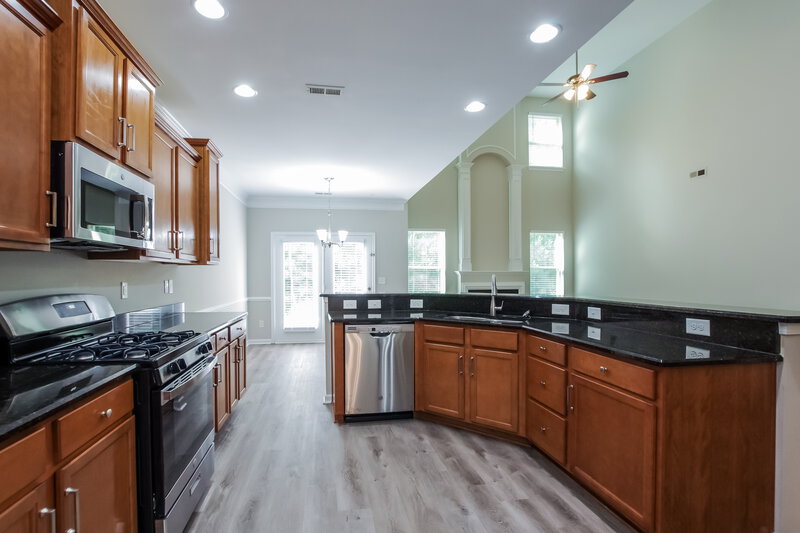 2,685/Mo, 12423 Hunting Birds Ln Charlotte, NC 28278 Kitchen View 2