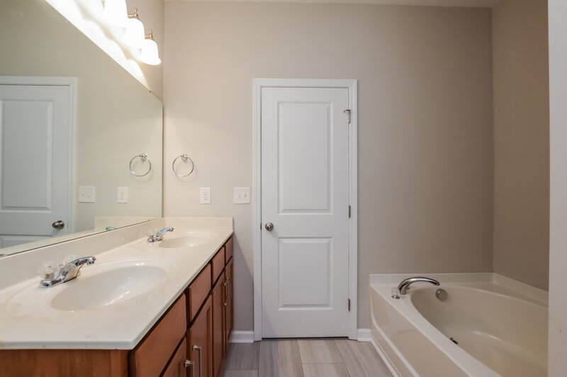 2,685/Mo, 12423 Hunting Birds Ln Charlotte, NC 28278 Main Bathroom View