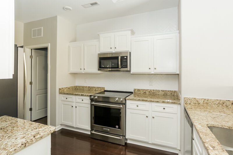 2,130/Mo, 7609 Malden Park Dr Charlotte, NC 28215 Kitchen View