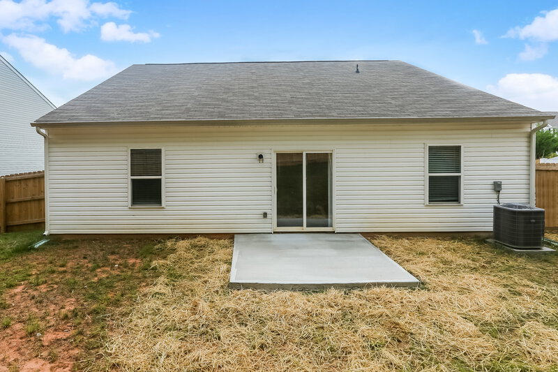2,130/Mo, 7609 Malden Park Dr Charlotte, NC 28215 Rear View