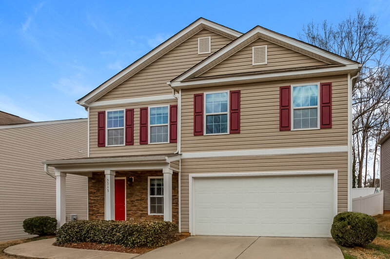 2,125/Mo, 5313 Park Brook Dr Charlotte, NC 28269 Front View 2